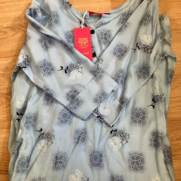 NWT Aldaa cover up slits up side or wear as lounge wear wrinkles included 😂 - Picture 1 of 10